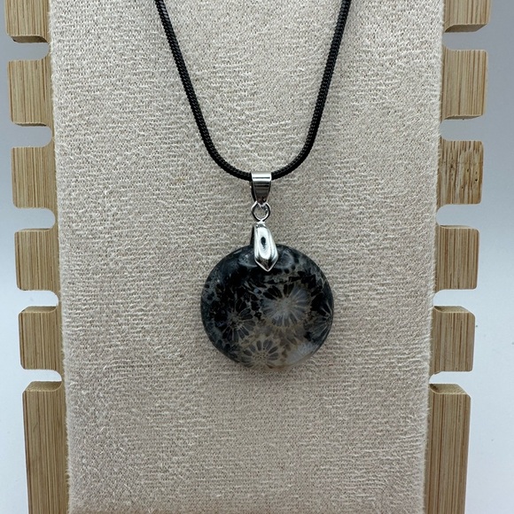 Round Coral Fossil Jade Pendant Necklace - Picture 4 of 11